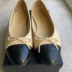 CHANEL Beige Black CapToe Ballerina Flats EU 40